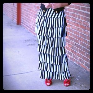 Striped ruffle skirt😍